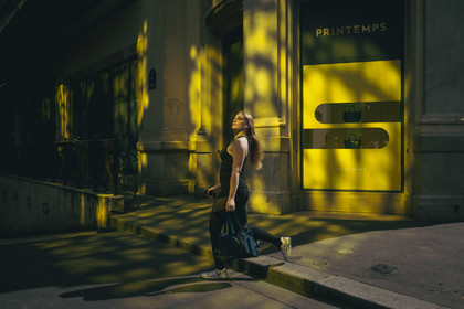 Des photographies en couleur, où les gens sont magnifiés par la lumière chaude du soleil