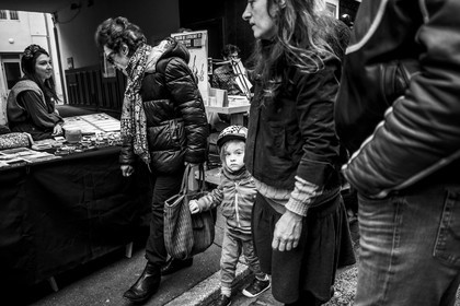 Des photographies en couleur, où les gens sont magnifiés par la lumière chaude du soleil