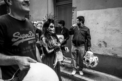 Des photographies en couleur, où les gens sont magnifiés par la lumière chaude du soleil